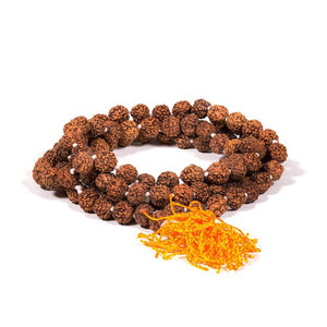 Japa mala de rudraksha · Dorado